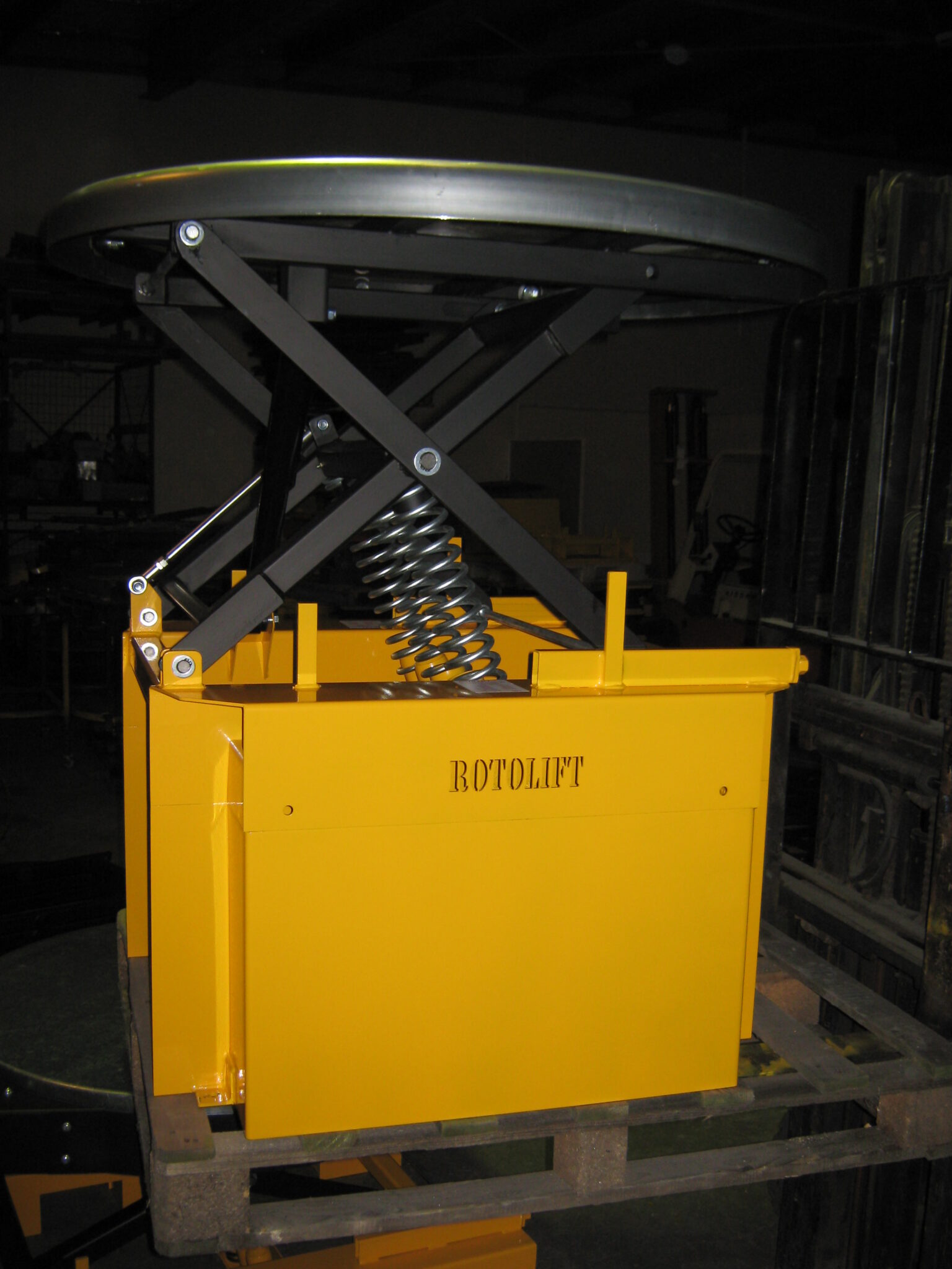 High Platform Confined Space Pallet Elevator RotoLift